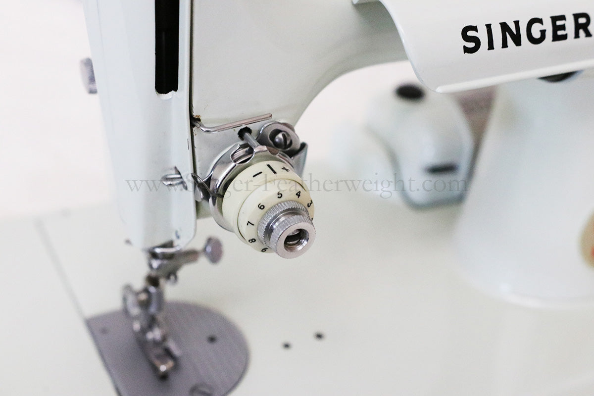 Singer Featherweight 221 Sewing Machine, WHITE EV893***