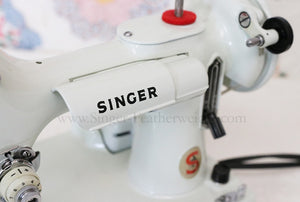 Singer Featherweight 221 Sewing Machine, WHITE EV893***