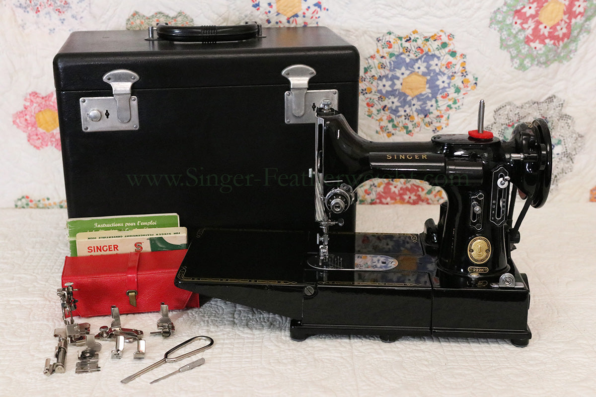 Singer Featherweight 222K Sewing Machine EM9584**