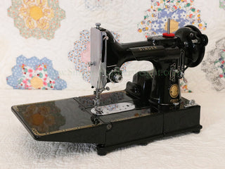 Load image into Gallery viewer, Singer Featherweight 222K Sewing Machine EM9584**