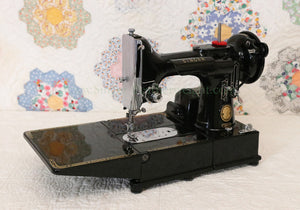 Singer Featherweight 222K Sewing Machine EM9584**