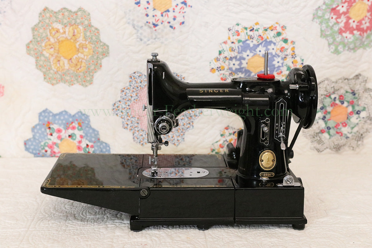 Singer Featherweight 222K Sewing Machine EM9584**