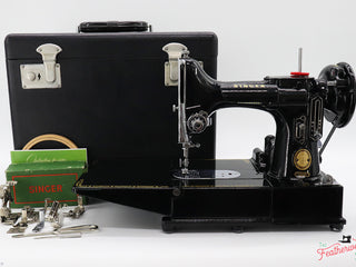 Load image into Gallery viewer, Singer Featherweight 222K Sewing Machine EM9577**