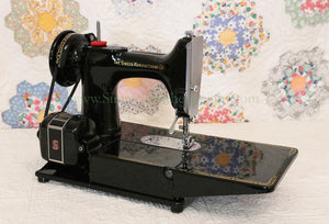Singer Featherweight 222K Sewing Machine EM9584**