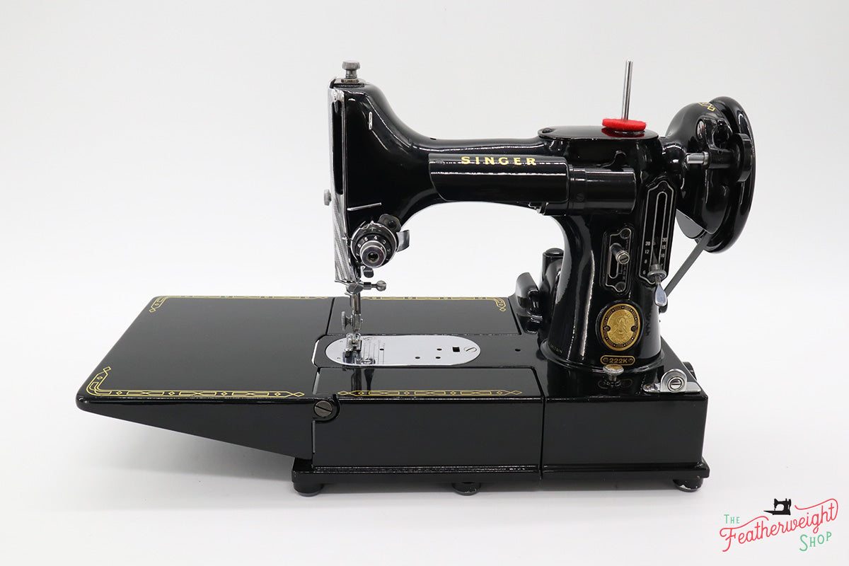 Singer Featherweight 222K Sewing Machine EM9577**