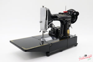 Singer Featherweight 222K Sewing Machine EM9577**