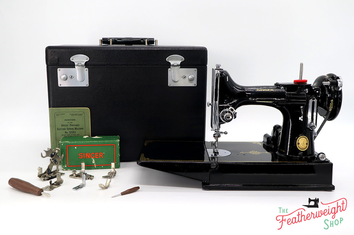 Singer Featherweight 221K Sewing Machine, EH140***