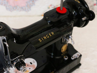Load image into Gallery viewer, Singer Featherweight 222K Sewing Machine EM9584**