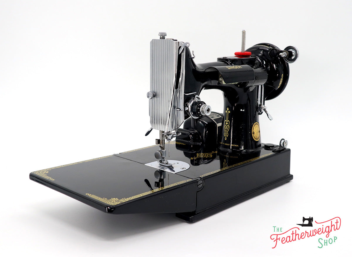 Singer Featherweight 221K Sewing Machine, EH140***