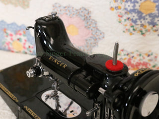 Load image into Gallery viewer, Singer Featherweight 222K Sewing Machine EM9584**