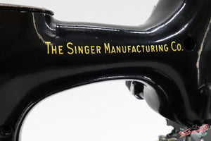 Singer Featherweight 222K Sewing Machine EM9577**