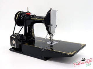 Load image into Gallery viewer, Singer Featherweight 221K Sewing Machine, EH140***
