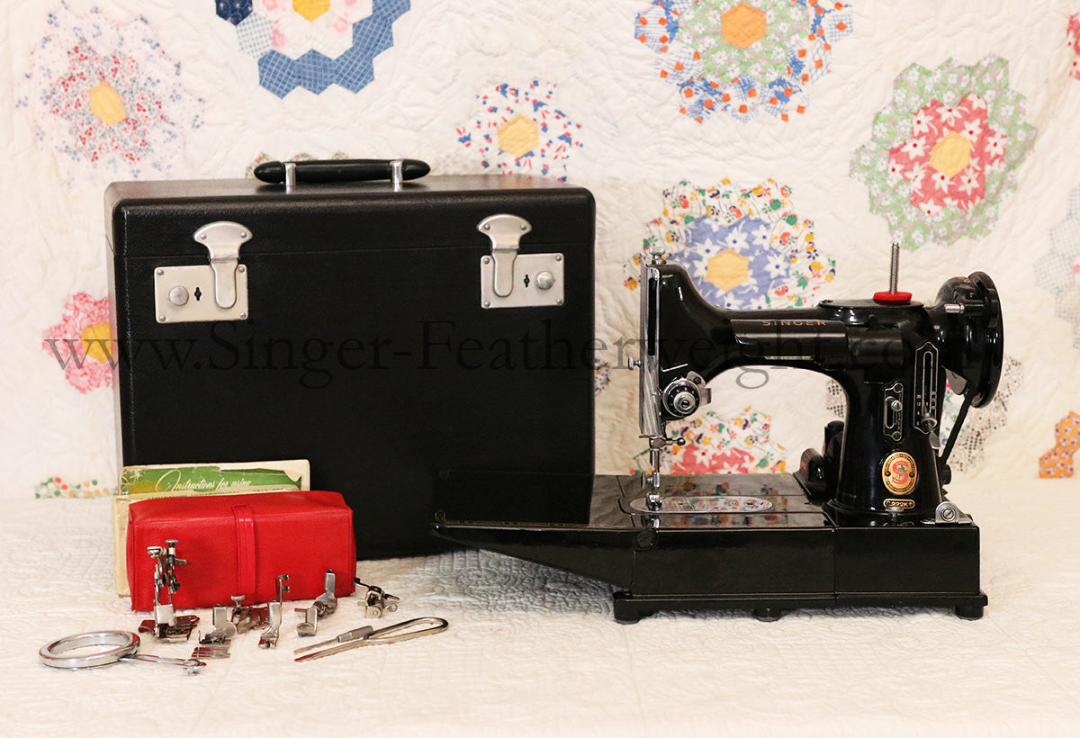 Singer Featherweight 222K Sewing Machine, RED "S" ER0230**