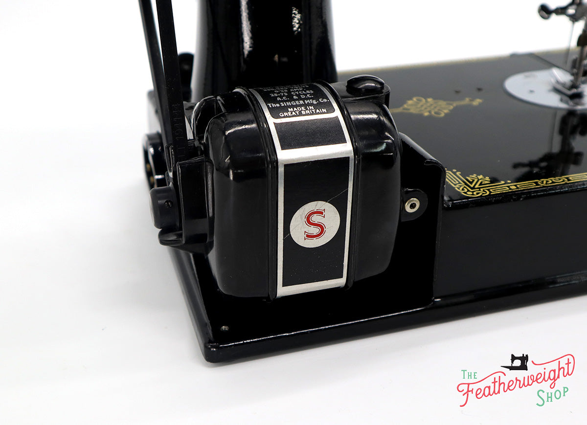 Singer Featherweight 221K Sewing Machine, EH140***