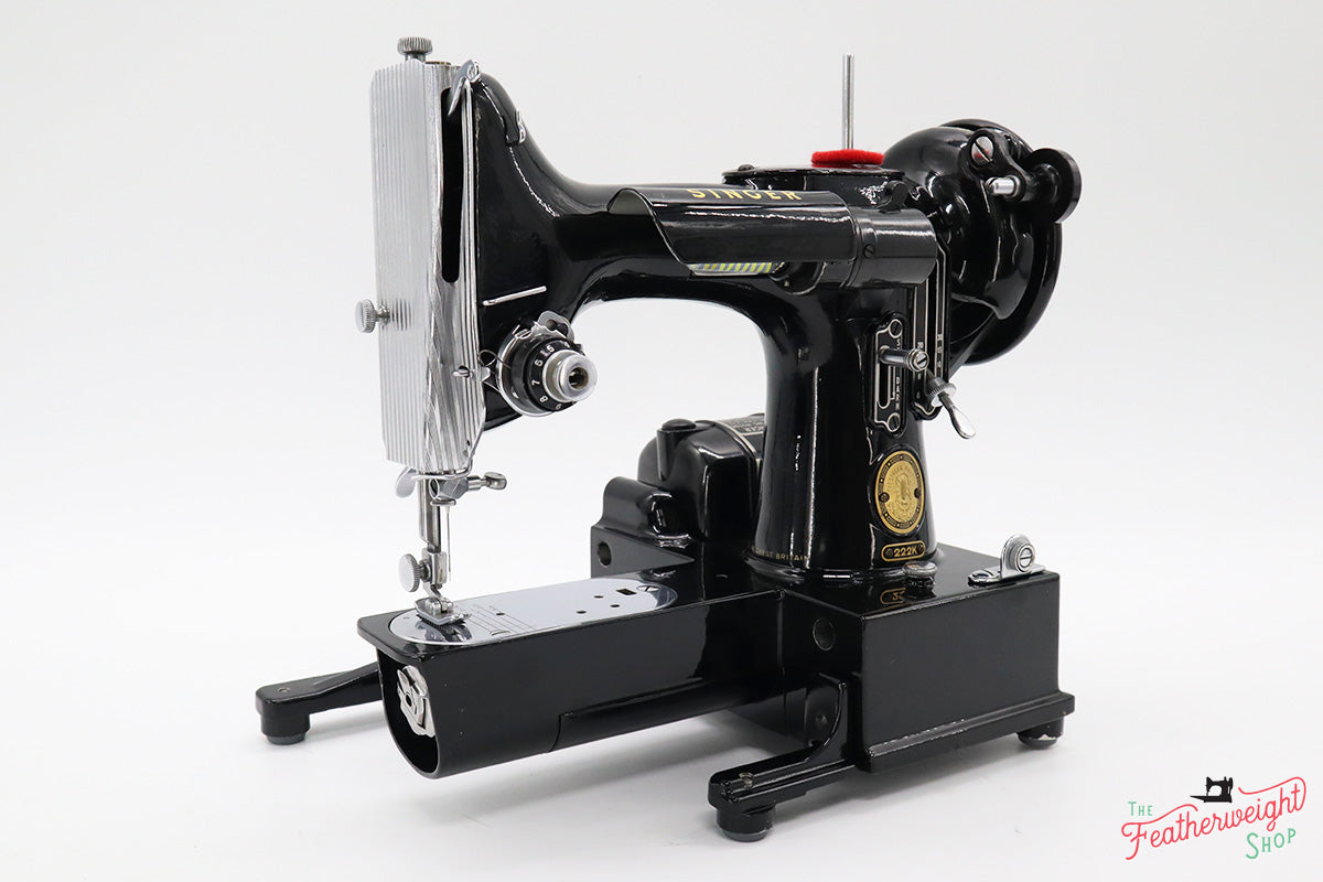 Singer Featherweight 222K Sewing Machine EM9577**