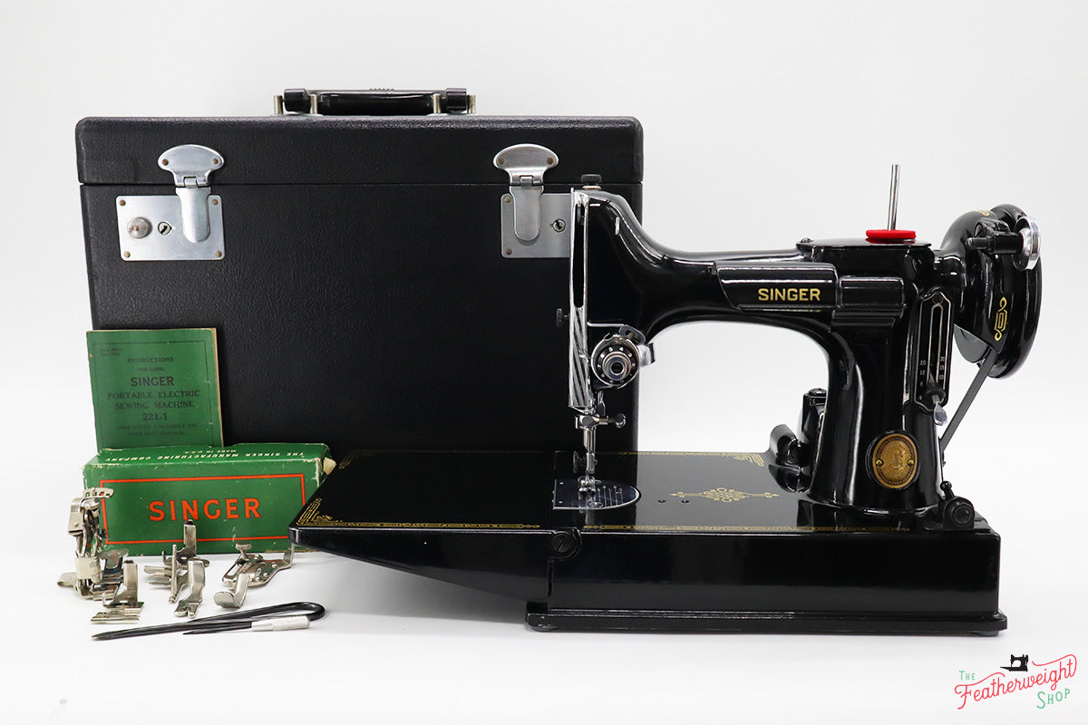 Singer Featherweight 221 Sewing Machine, AL020***