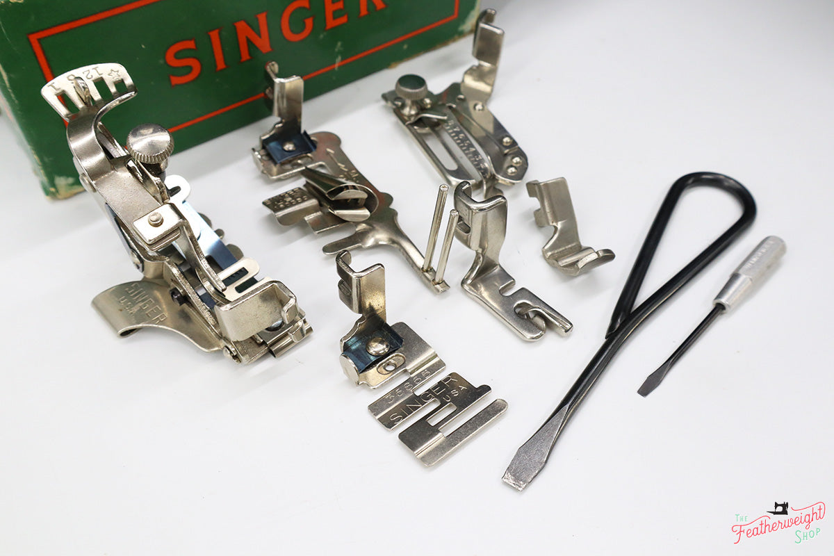 Singer Featherweight 221 Sewing Machine, AL020***