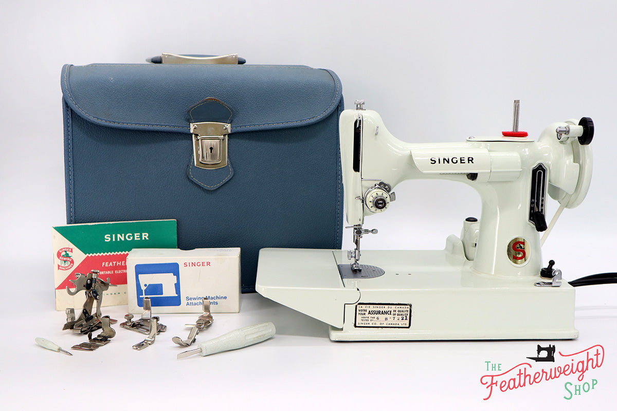 Singer Featherweight 221K Sewing Machine, WHITE EV958***