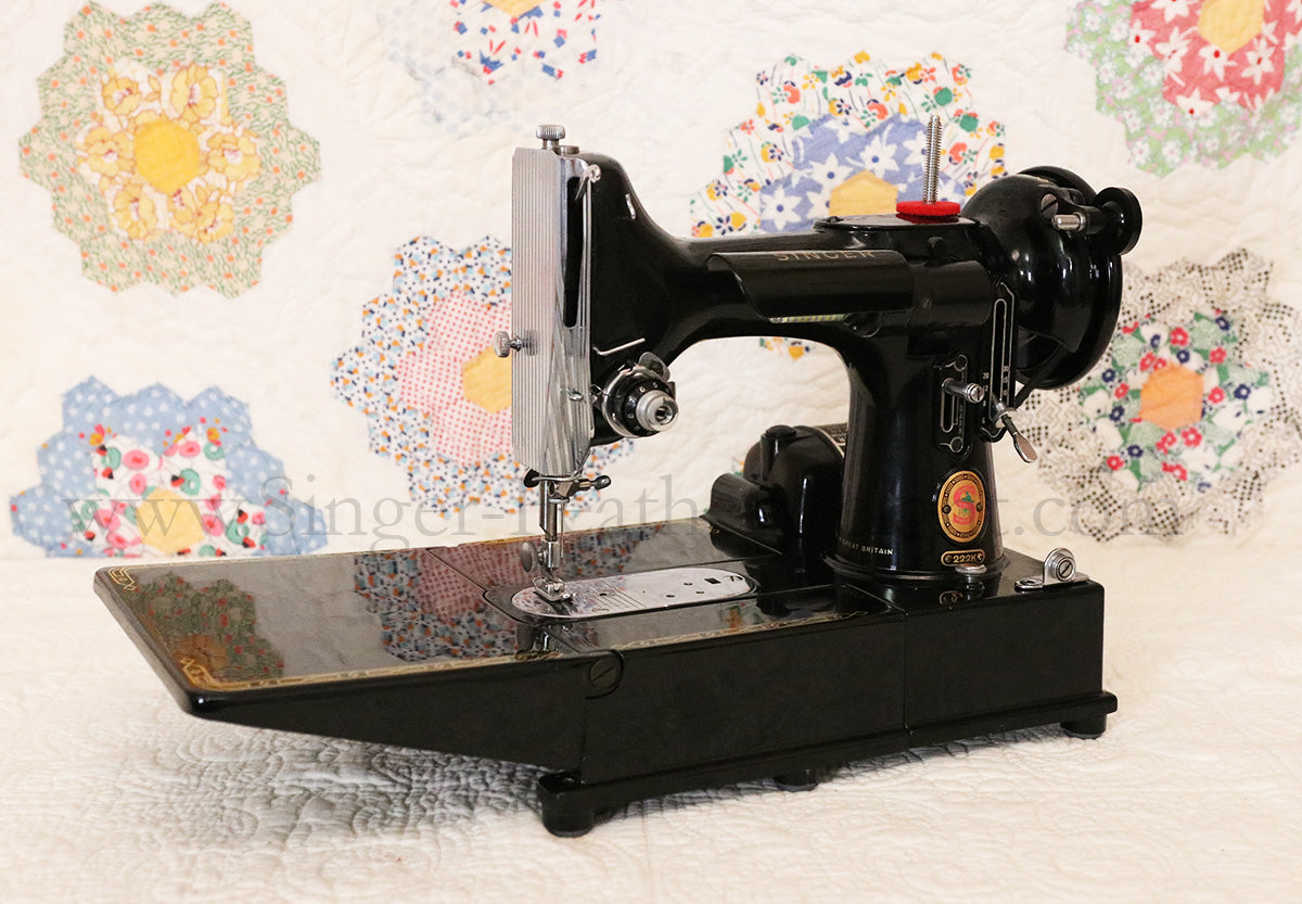 Singer Featherweight 222K Sewing Machine, RED "S" ER0230**