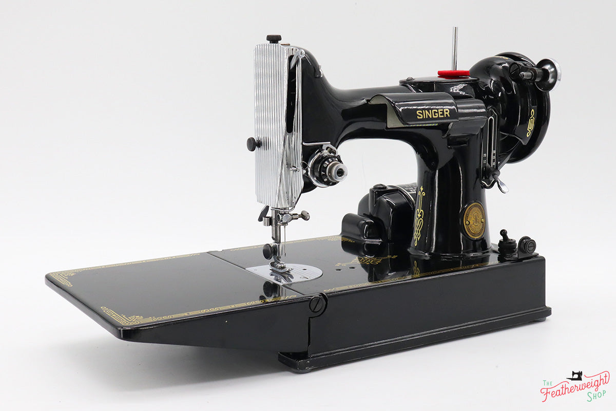 Singer Featherweight 221 Sewing Machine, AL020***