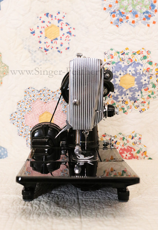 Singer Featherweight 222K Sewing Machine, RED "S" ER0230**