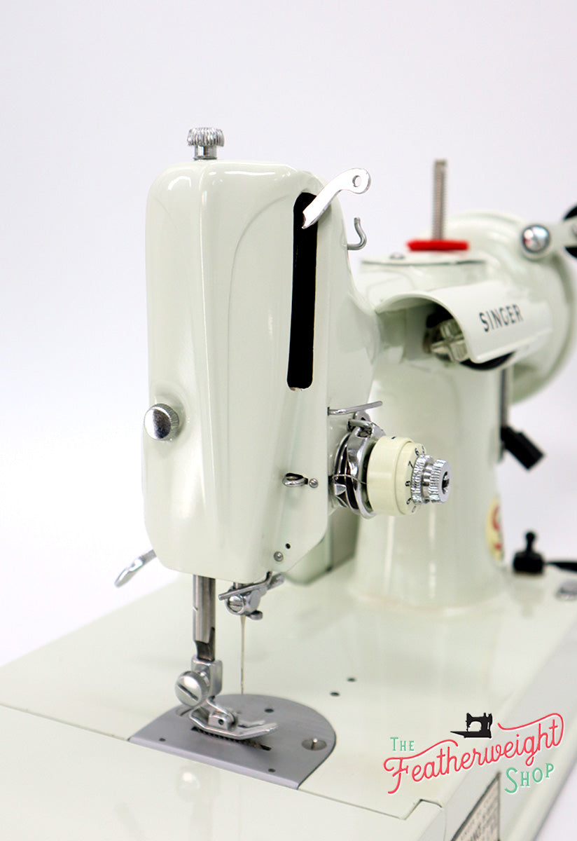 Singer Featherweight 221K Sewing Machine, WHITE EV958***