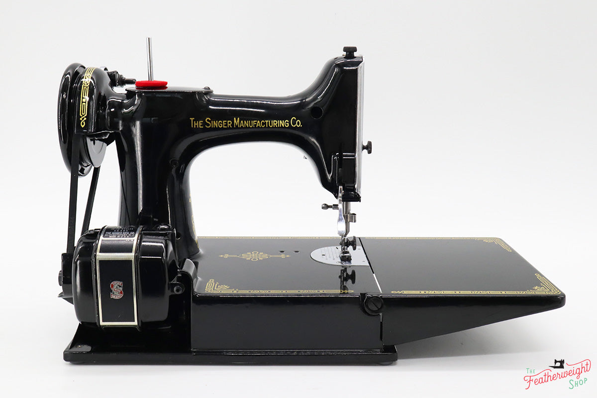 Singer Featherweight 221 Sewing Machine, AL020***