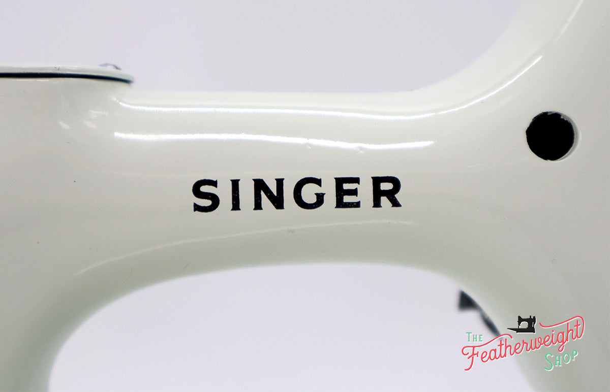Singer Featherweight 221K Sewing Machine, WHITE EV958