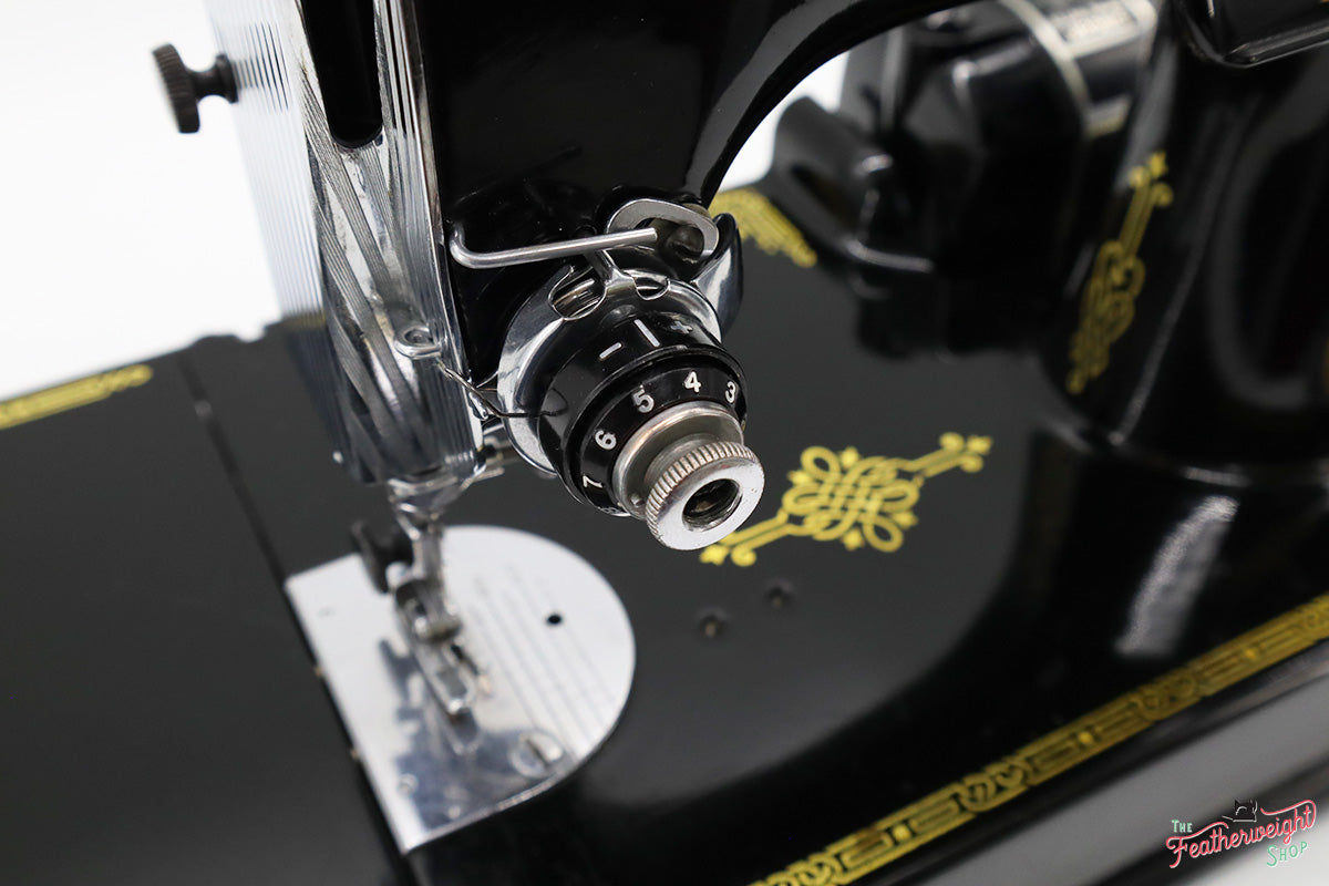 Singer Featherweight 221 Sewing Machine, AL020***