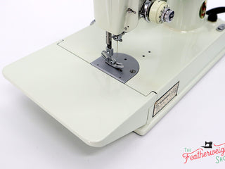 Load image into Gallery viewer, Singer Featherweight 221K Sewing Machine, WHITE EV958***