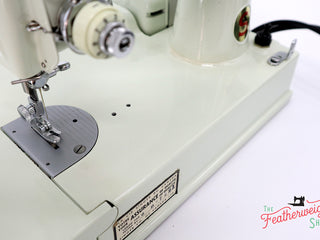 Load image into Gallery viewer, Singer Featherweight 221K Sewing Machine, WHITE EV958***