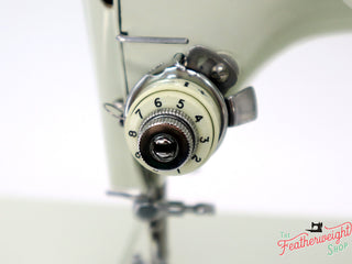 Load image into Gallery viewer, Singer Featherweight 221K Sewing Machine, WHITE EV958***