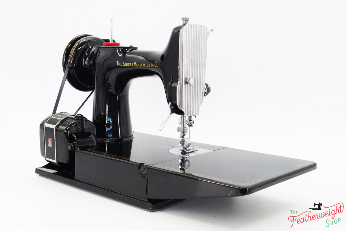 Singer Featherweight 221 Sewing Machine, AM172***