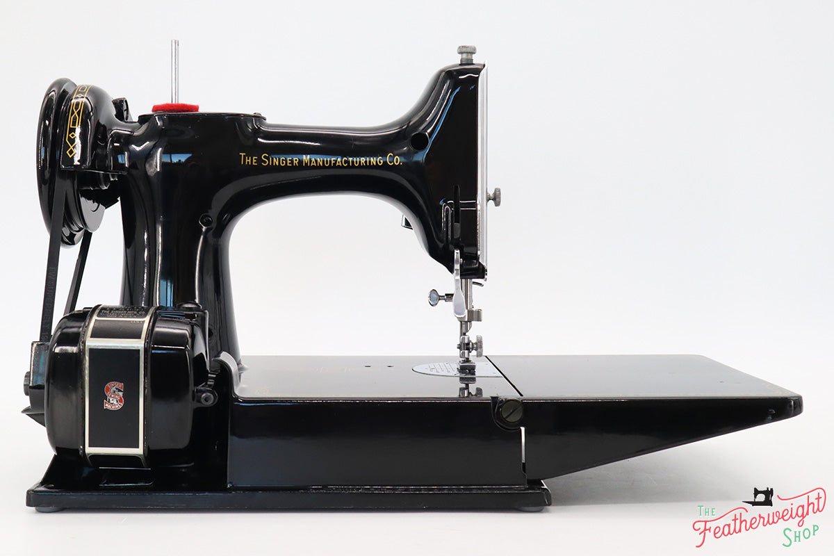 Singer Featherweight 221 Sewing Machine, AM172***