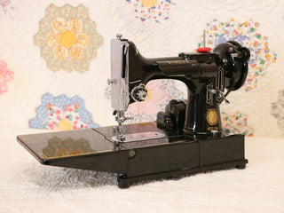 Load image into Gallery viewer, Singer Featherweight 222K Sewing Machine EN134***