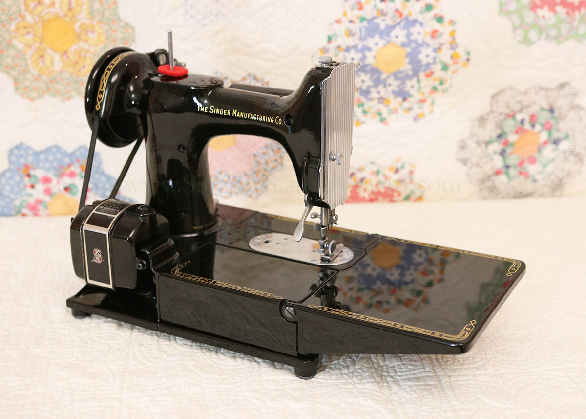 Singer Featherweight 222K Sewing Machine EN134***