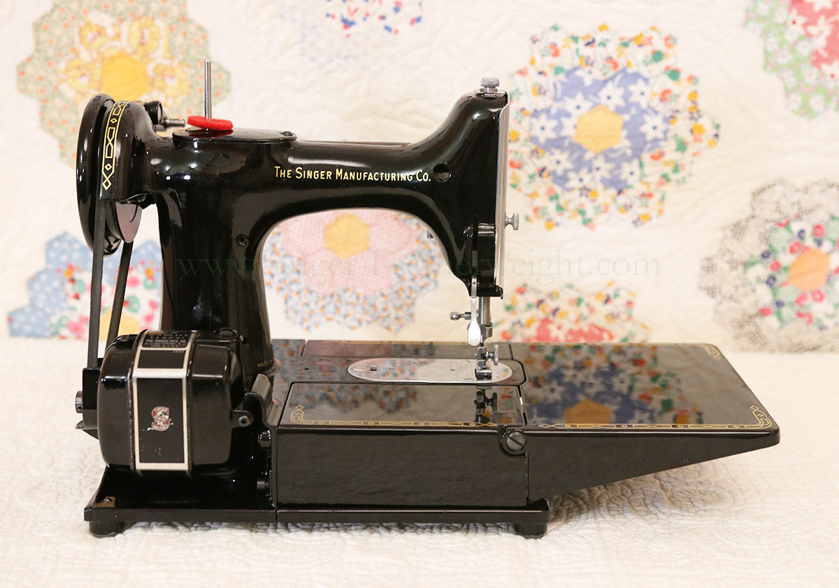 Singer Featherweight 222K Sewing Machine EN134***