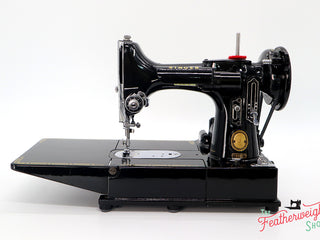 Load image into Gallery viewer, Singer Featherweight 222K Sewing Machine EM238***