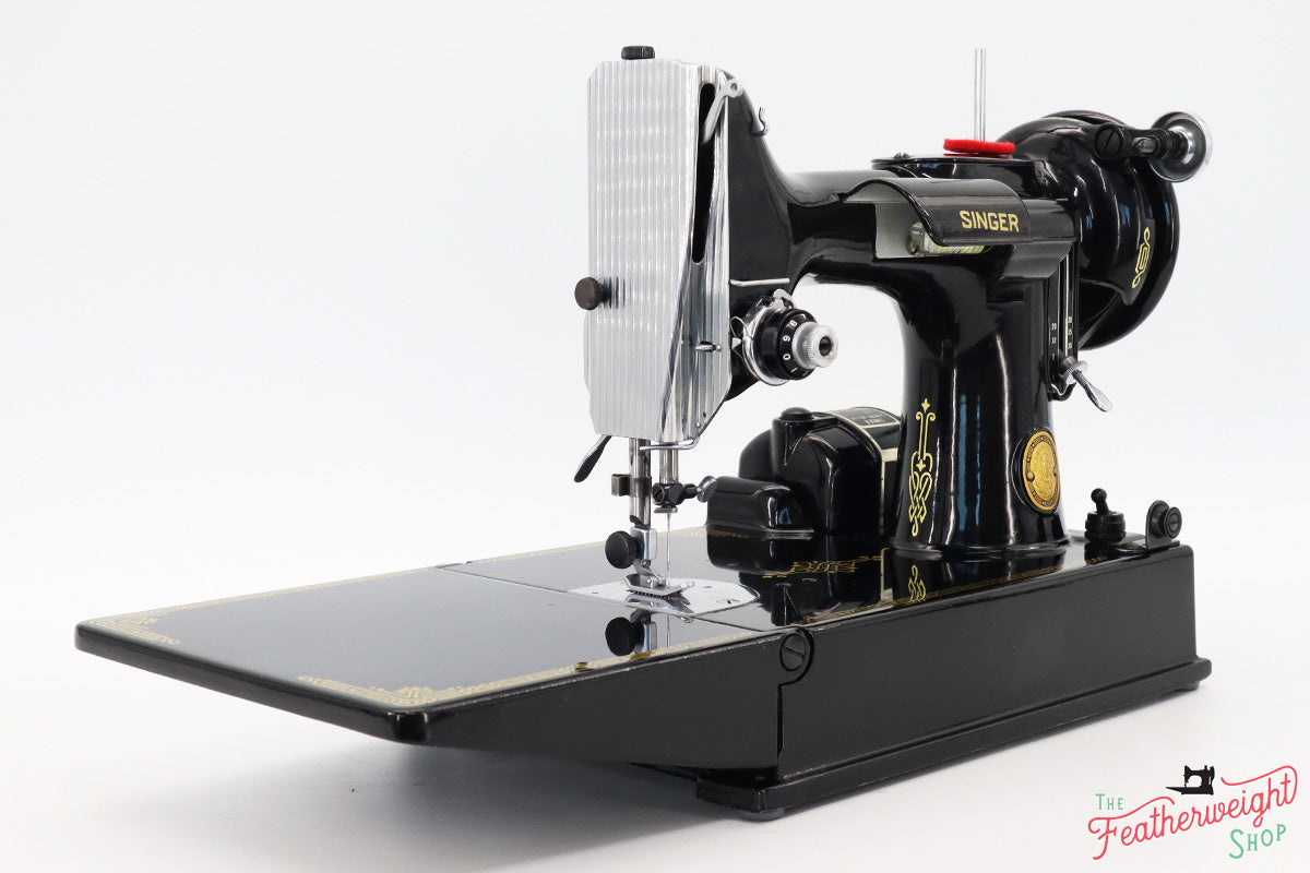 Singer Featherweight 221 Sewing Machine, AK620***