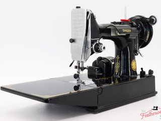 Load image into Gallery viewer, Singer Featherweight 221 Sewing Machine, AK620***