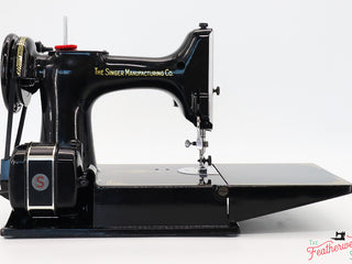 Load image into Gallery viewer, Singer Featherweight 221 Sewing Machine, AK620***