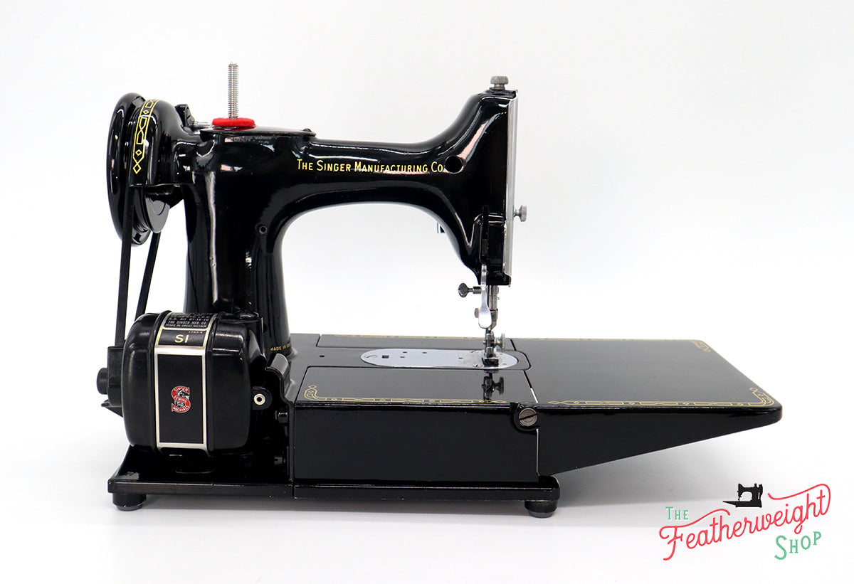 Singer Featherweight 222K Sewing Machine EM238***