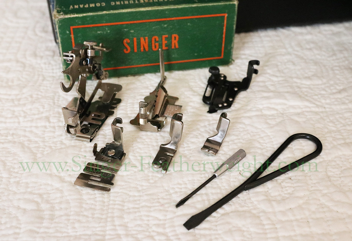 Singer Featherweight 221 Sewing Machine, AM186***