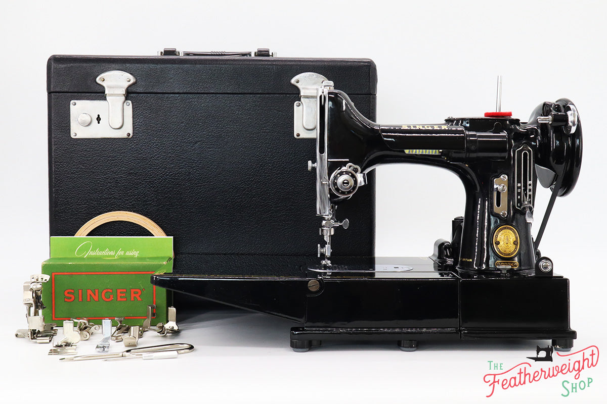 Singer Featherweight 222K Sewing Machine EJ621***