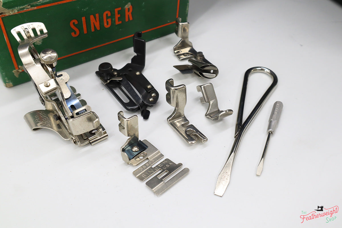 Singer Featherweight 221 Sewing Machine, AM156***