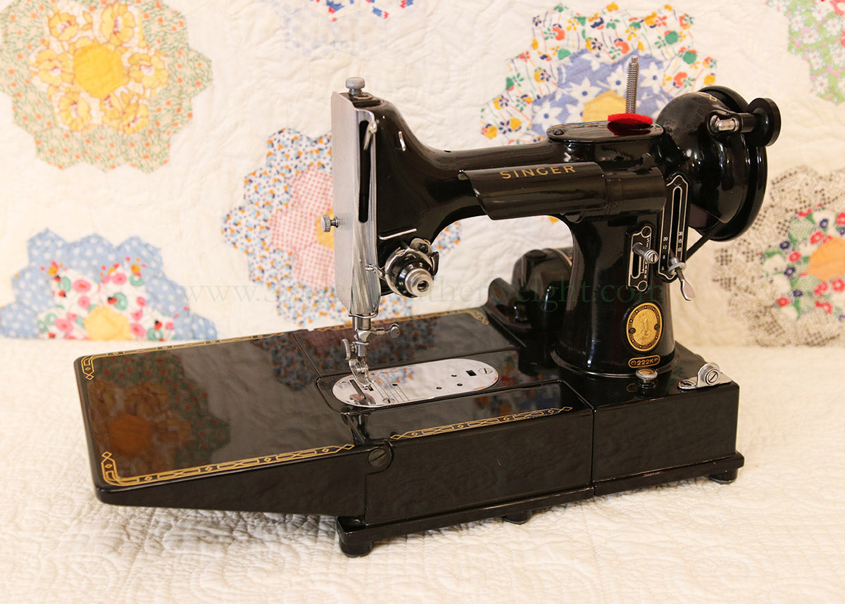 Singer Featherweight 222K Sewing Machine EN137***