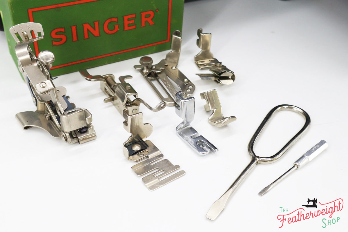 Singer Featherweight 222K Sewing Machine EJ621***