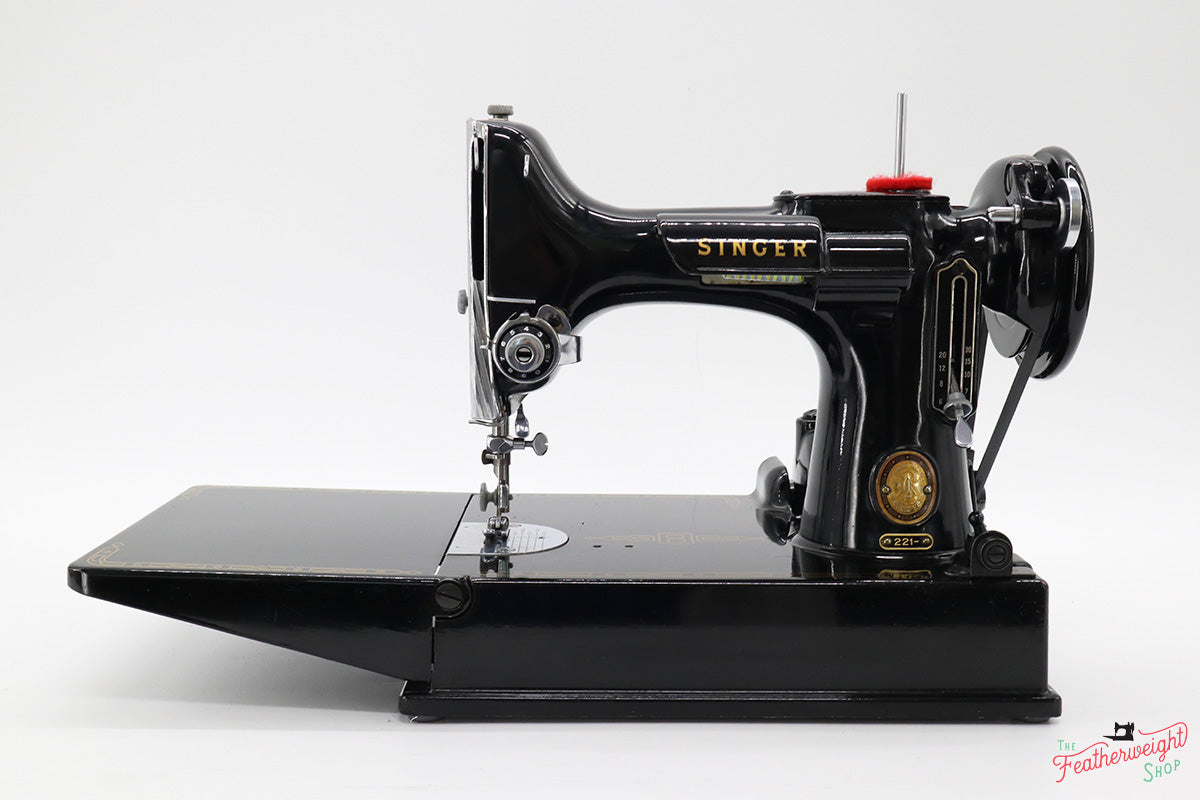 Singer Featherweight 221 Sewing Machine, AM156***