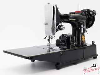 Load image into Gallery viewer, Singer Featherweight 222K Sewing Machine EJ621***