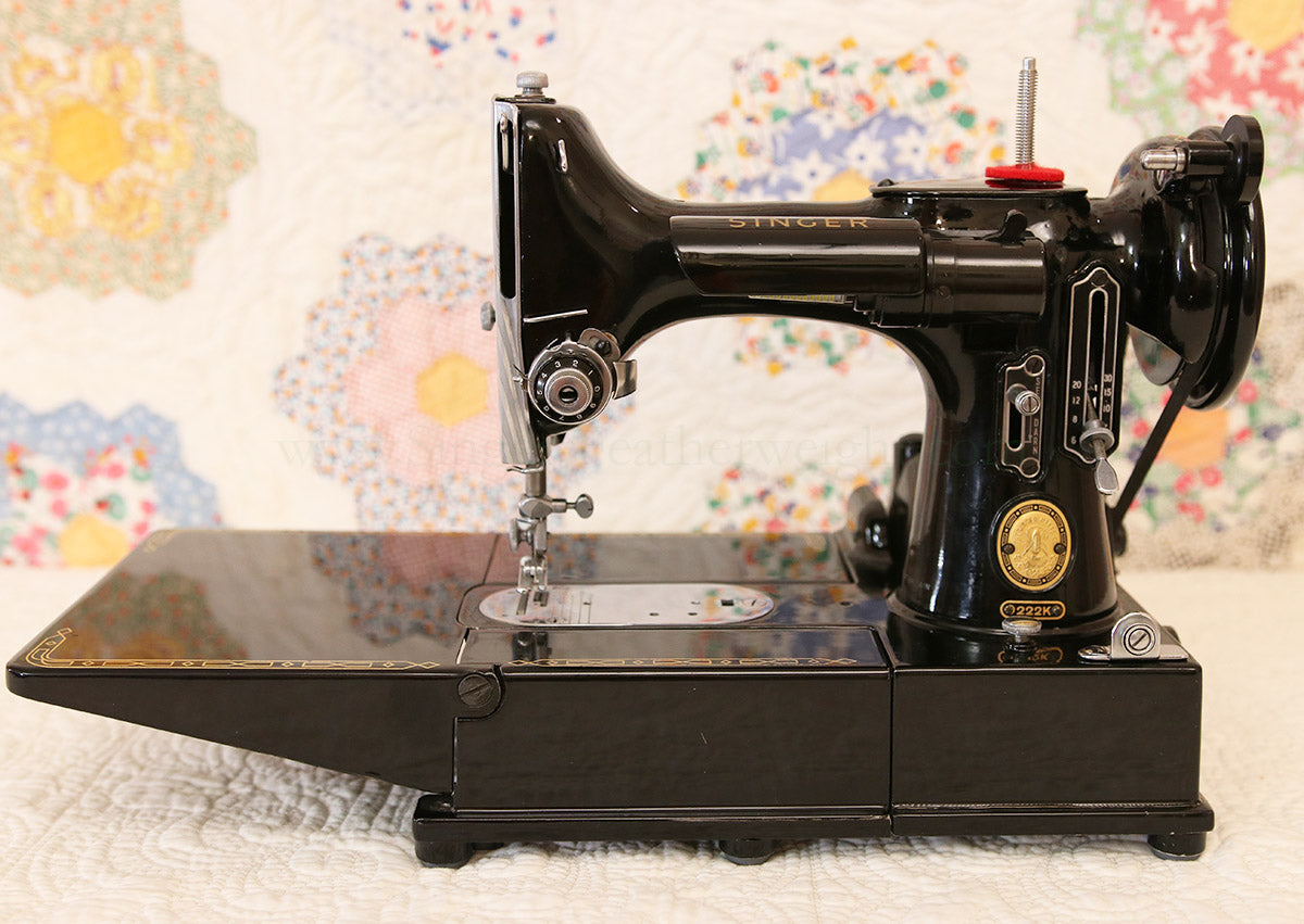 Singer Featherweight 222K Sewing Machine EN137***